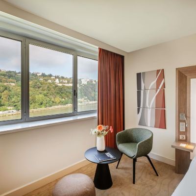 帶雙人床和雙人梳化床的套房 里昂諾富特融合酒店優惠