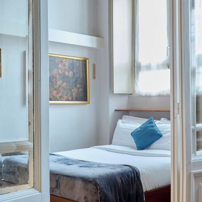 Santa Maria Fulcorina (Via Santa Maria Fulcorina 11) Milan Retreats Duomo Suites Promo Code