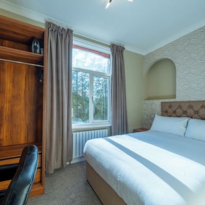 Deluxe Room The Thames Hotel Promo Code