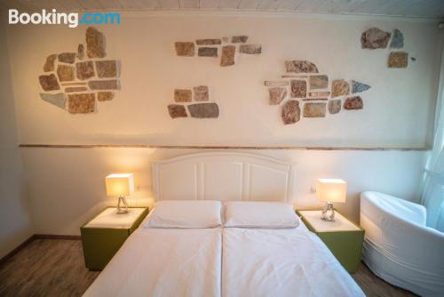 带湖景的双人间