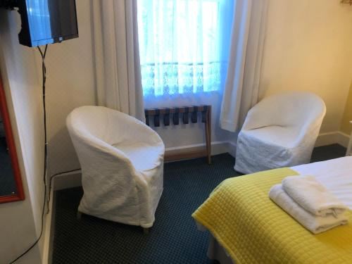 The Sandpiper King Room