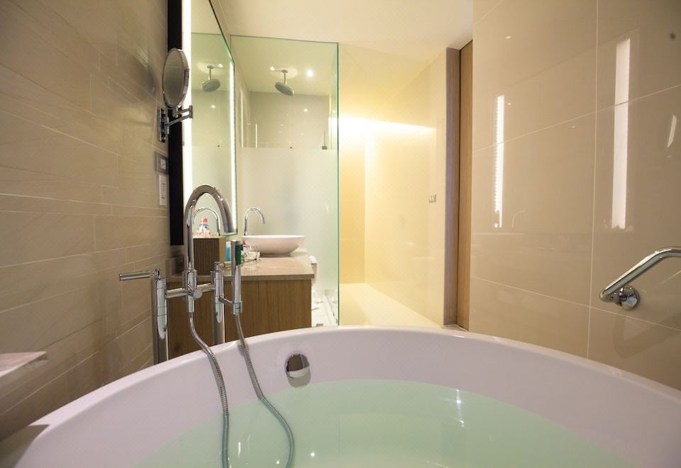 Mövenpick Siam Hotel Na Jomtien PattayaExecutive Suite