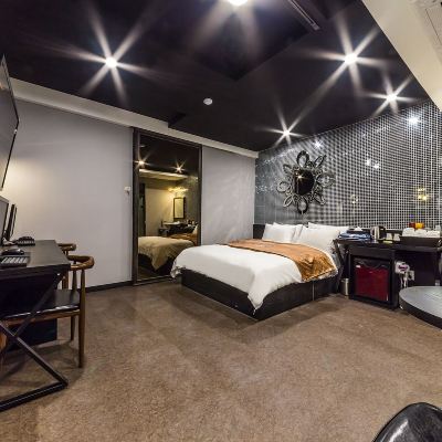 VIP 스위트 무비룸 - 70인치 대형 TV, 탑퍼 매트리스, 삼성 에어 드레서, 공용 클리너 (욕조) Suwon Boutique Hotel XYM 쿠폰