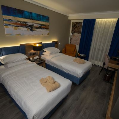 帶24/7管家休息室通道的優質雙床房 開羅海峽飯店&俱樂部優惠