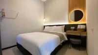 The Pinasti Villas Hotele w: 