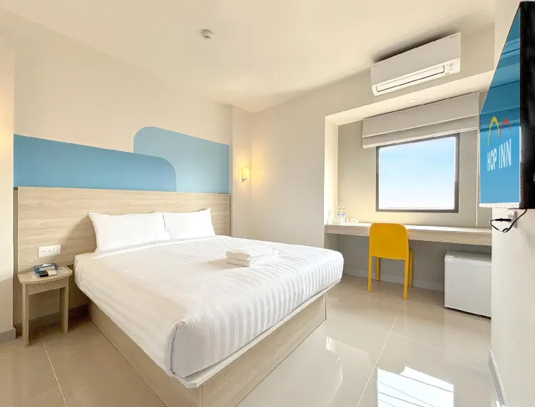 ห้องมาตรฐานเตียงใหญ่พร้อมระเบียง