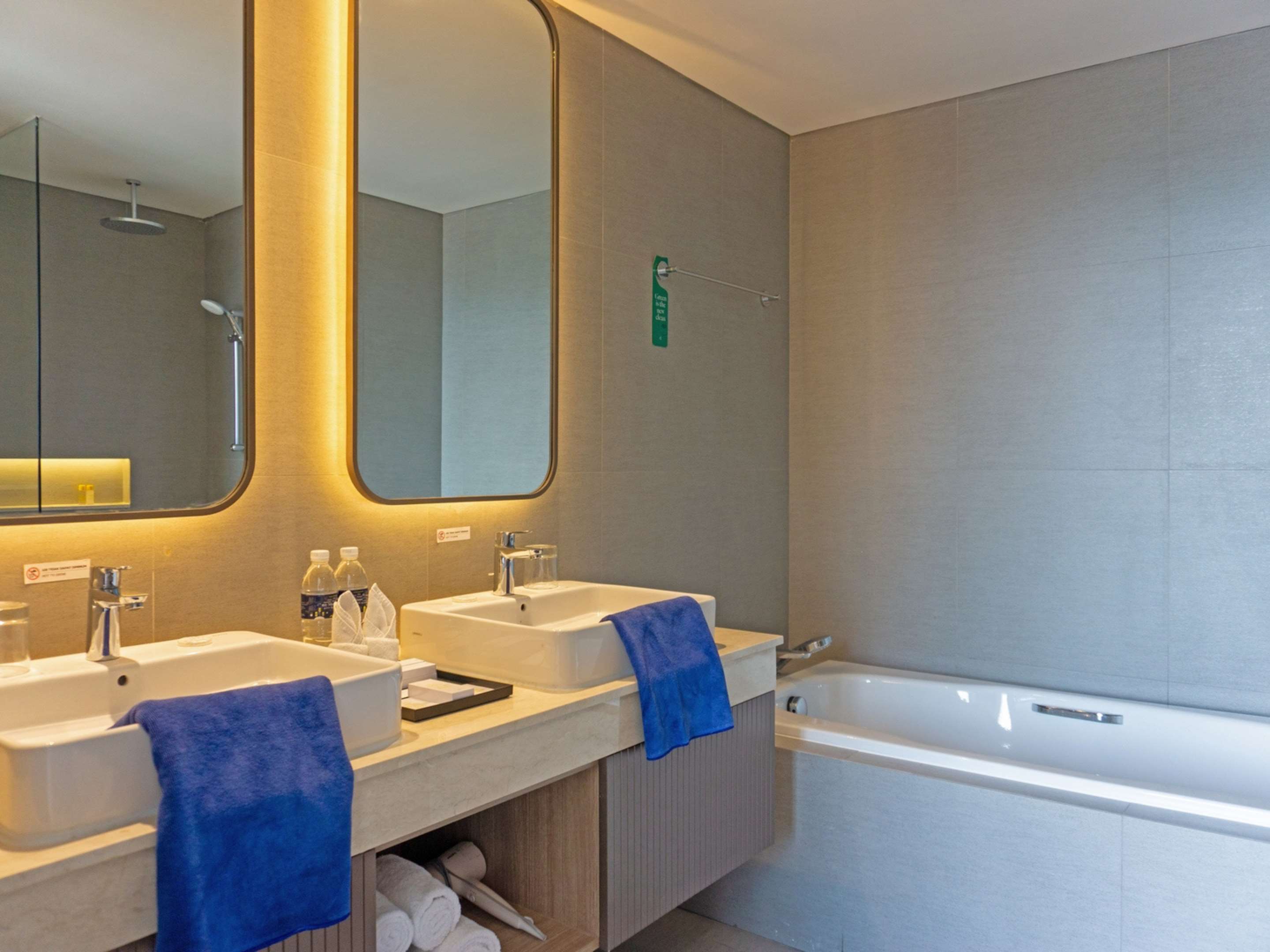 双卧室春丘套房-两张大床-带阳台-海景