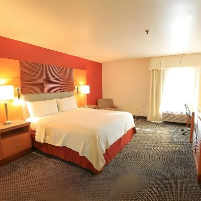 Mobility Accessible King Room - Non-Smoking Days Inn by Wyndham Calumet Park Promo Code