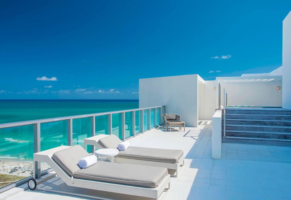 頂層閣樓8，兩臥室雙層套房，海景，陽臺