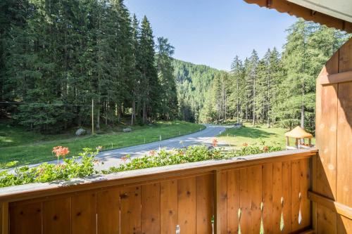 高级一卧室带阳台公寓