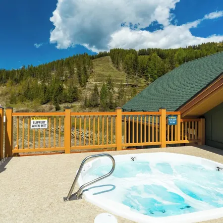Ski in-Ski out Morning Eagle 3-bedroom condo in Whitefish