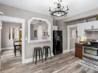 ♥ Cozy historic 3BR w/ bridge view! Sleeps 7 ♥ Hotels in Appleton