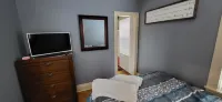 Point Central! - Bright, Simple Downtown Apartment