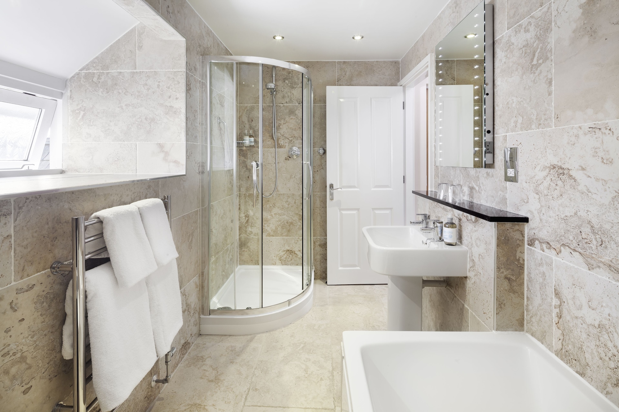 豪华双人房，阳台（14号房一楼）