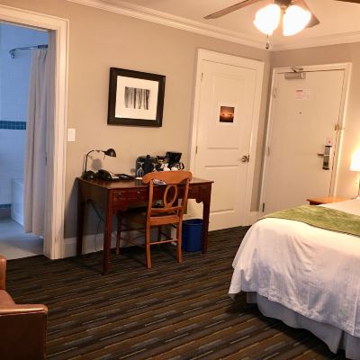 Inn Room - Queen Sherwood Inn Promo Code