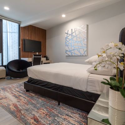 Deluxe Queen Room Park Plaza Lodge Promo Code