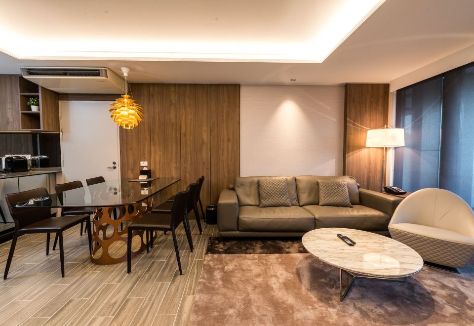 Lyndhurst Deluxe Two Bedrooms Suite (Family Room)
