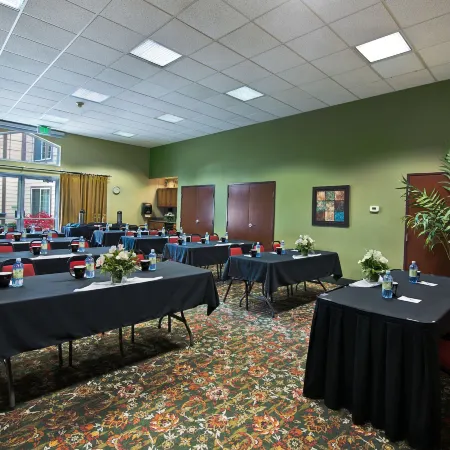 Oxford Suites Pendleton