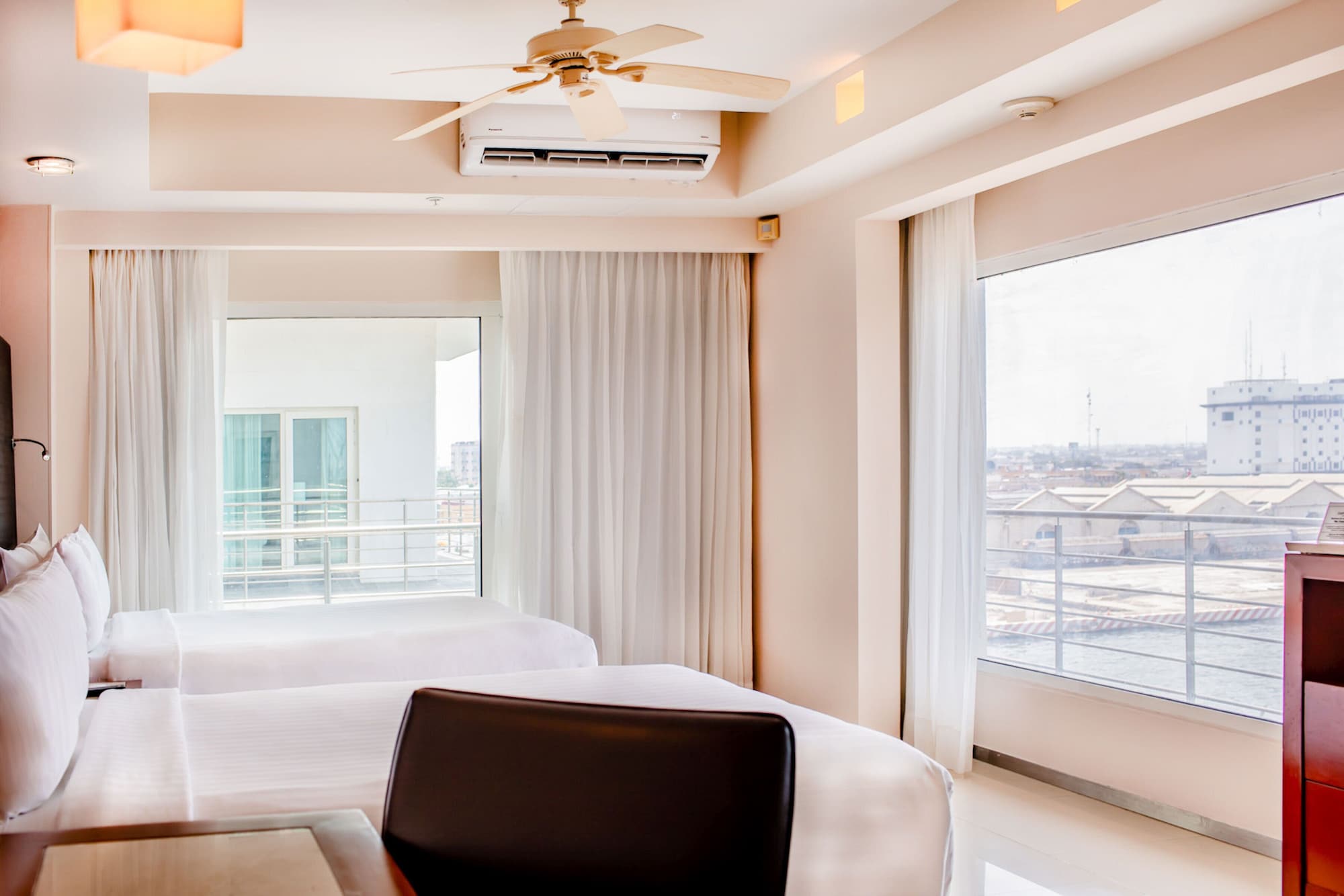 高级房， 2 张双人床， 海洋景观