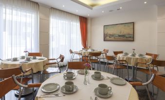 Hotel Lilía - Housity