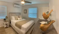 Relax in a beautifully renovated beach villa on a legendary beach!  호텔