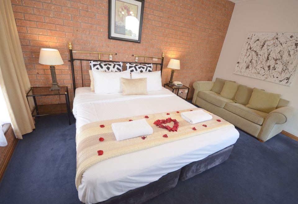 豪华水疗房（特大床和单人床）