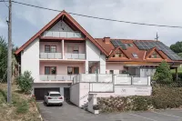 SISTERS Haus Hotel Garni Hotel di 