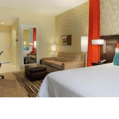 King Suite with Roll-in Shower-Mobility/Hearing Accessible-Non-Smoking