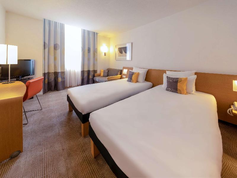 经典房-1张双人床和1张梳化床适合2人