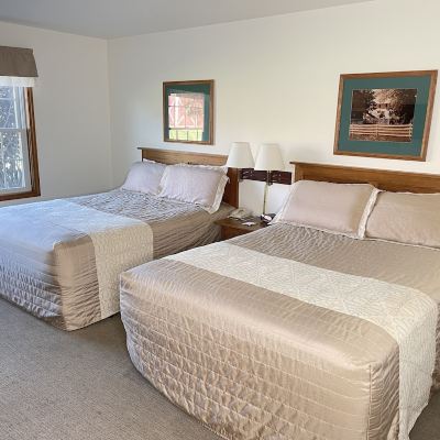 Classic Room with 2 Queen Beds