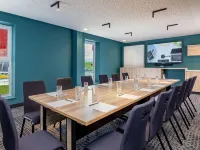 Courtyard by Marriott Paris Charles de Gaulle Central Airport Hotels in Val-d'Oise
