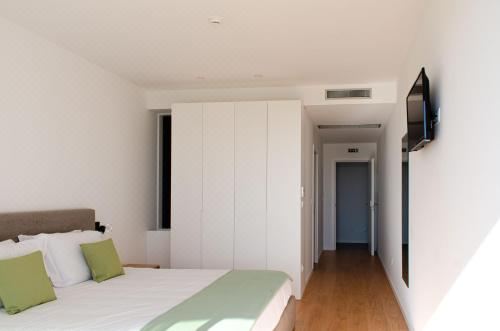 带阳台和海景的豪华双人房