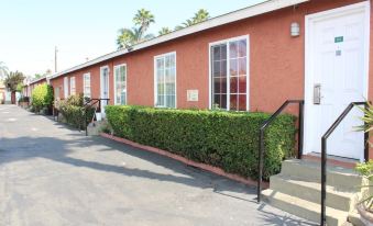 Oceanside Inn and Suites