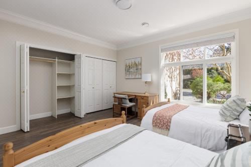 West Coast Cozy Home Double or Twin Room