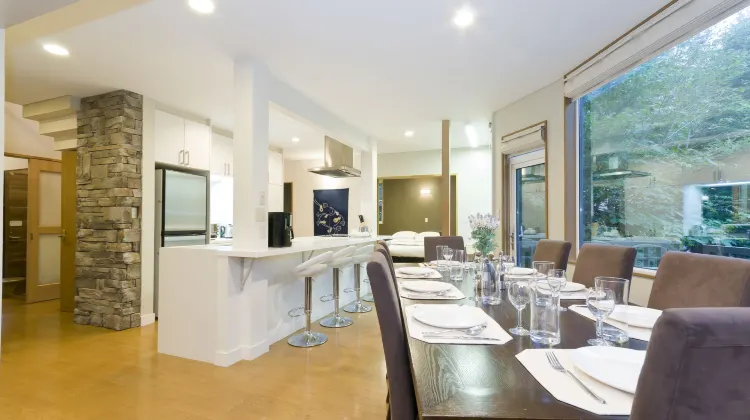 フレッシュ パウダー アコモデーション 食事・レストラン