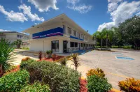 Motel 6 Bradenton, FL