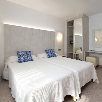 Twin Room Hostal Roca Promo Code