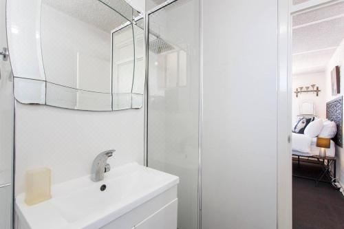 Cloud9 - Best Views In FremantleOne-Bedroom Apartment