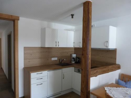 Gästehaus Becher, Kreuth-Point Two-Bedroom Apartment With Mountain View