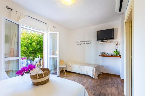 带阳台的三人房