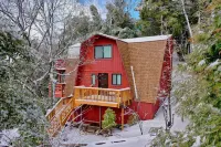 Hilltop 3-bedroom Retreat with Lake Views, AC, EV Charger at Lake Gregory