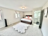 Cozy, Quiet, Bothell River House Hotels in Bothell