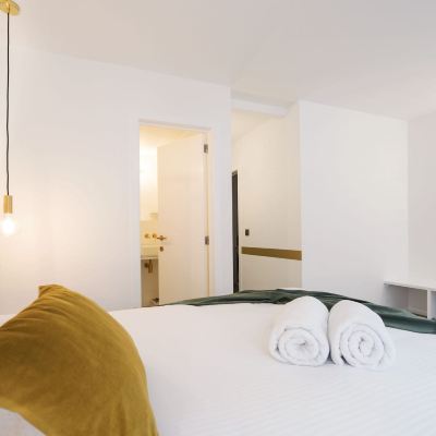 Design Double Room, Private Bathroom, City View (5) Urban Walls Promo Code