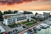 Hotel Yacht Wellness & Business โรงแรมใน