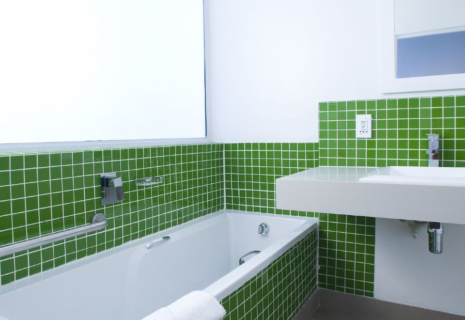 Golden Gate Hotel Chalet with Bath