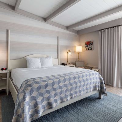 Deluxe King Room Howard Johnson by Wyndham Middletown Newport Area Promo Code