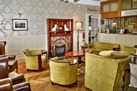 Lion Hotel & Studio Apartments