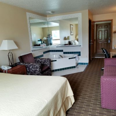 Deluxe Suite One Bedroom With Jetted Tub Inn of The Pines Promo Code