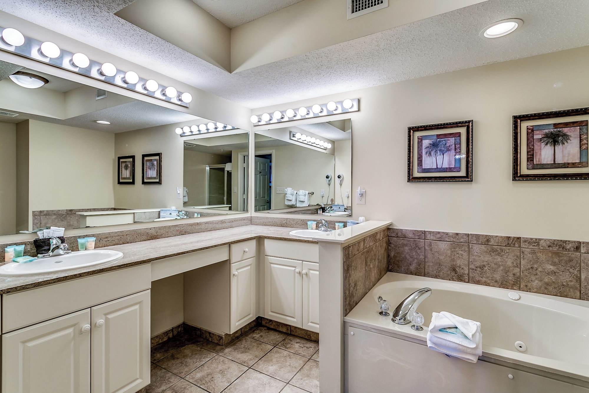 Island Vista Resort三卧室角落套房