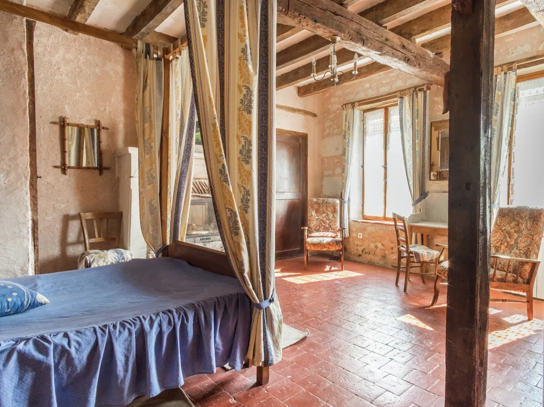 A Cave House With A Historic Charm - Indre